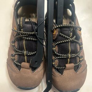 NWT-Falls Creek Rogue River Brown/Black Sandals